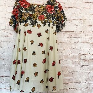 Kimchi Blue falling flowers dress lightweight short sleeve